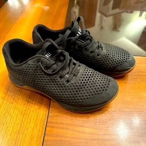NOBULL Trainers Sneaker Women’s 8, Men’s 6.5 - Black. Barely Worn!